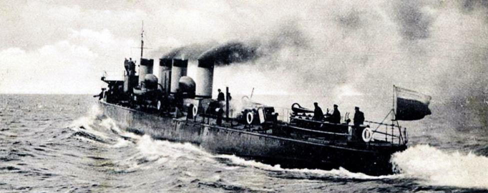 1904 год. 10 марта (26 февраля ст.ст.) российский миноносец «Стерегущий» принял неравный бой с четырьмя японскими судами и погиб в сражении