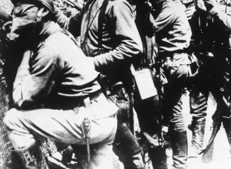 Русские солдаты в газовых масках. 1916 год