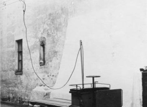 1902 год. 13 апреля (31 марта ст.ст.) в Санкт-Петербурге прошло испытание первого российского троллейбуса.