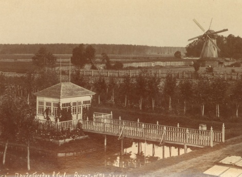 Пруд и беседка на территории Воспитательно-исправительного приюта