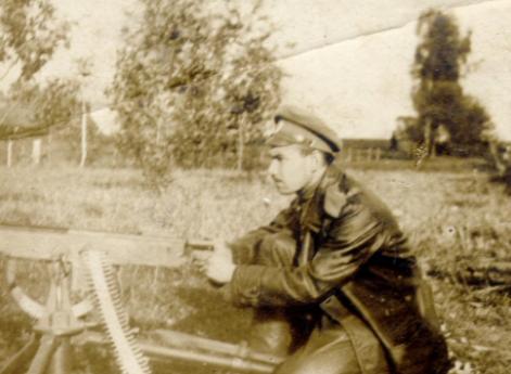 А.А.Северин во время первой мировой войны у станкового пулемета системы "Кольт"