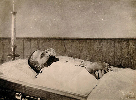 Убитый П.А. Столыпин в гробу