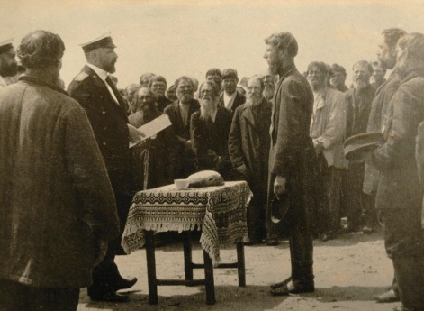 П. А. Столыпин принимает рапорт от волостного старшины в селе Пристанном Саратовской губернии в 1904 году