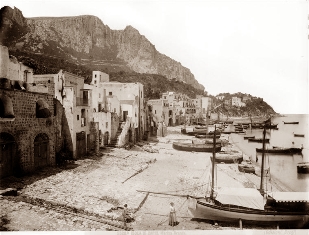 Прочитать пред этим сопоставлением книжку Фрейда "Психопатология обыденной жизни" - в ней очень интересно доказывается, что в психике человека нет ничего произвольного