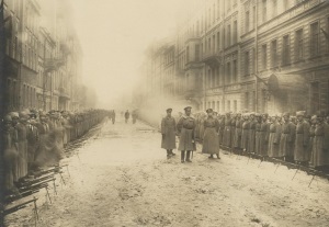Написать популярную брошюру о декабристах для распространения в войсках