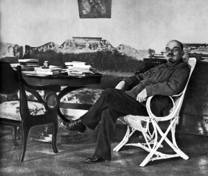 Секретно. Владимир Ильич просит Вас прочесть статью т. Луначарского и прислать ему через меня свое мнение
